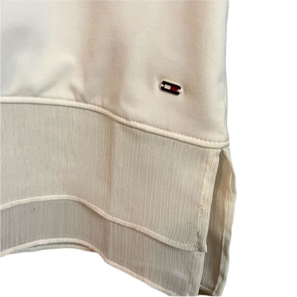 3 for $30! Tommy Hilfiger tank top with key hole detail - Picture 7 of 8